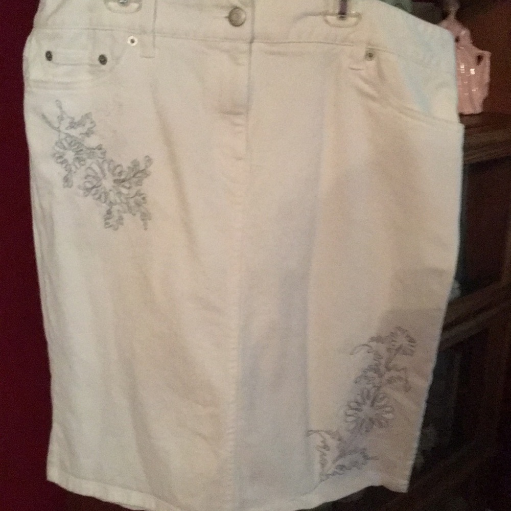 Ann Taylor Loft Size 12 embroidered skirt